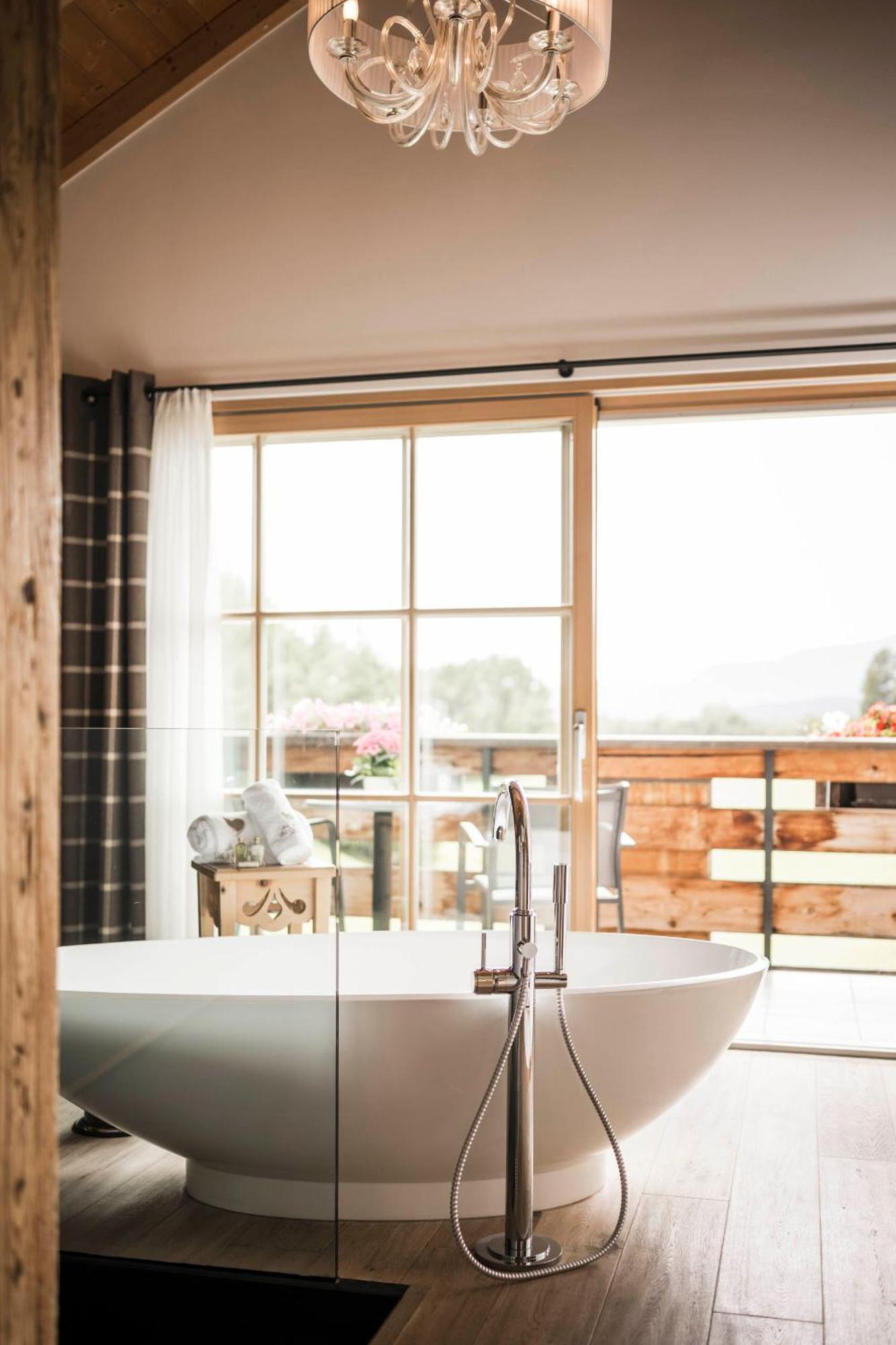 Alpin Boutique Villa Gabriela - Adults Only กัสเตลรอตโต ภายนอก รูปภาพ