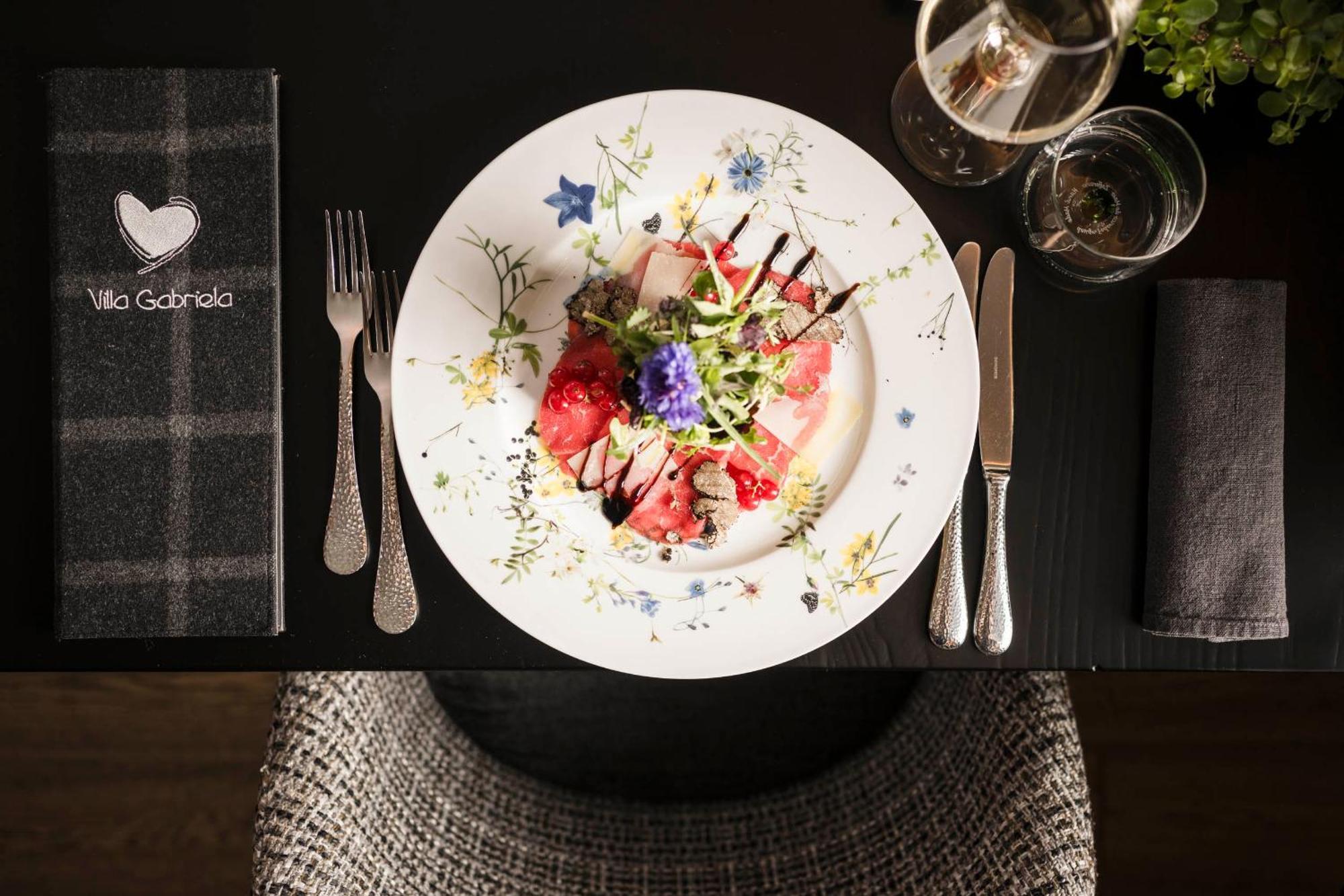 Alpin Boutique Villa Gabriela - Adults Only กัสเตลรอตโต ภายนอก รูปภาพ