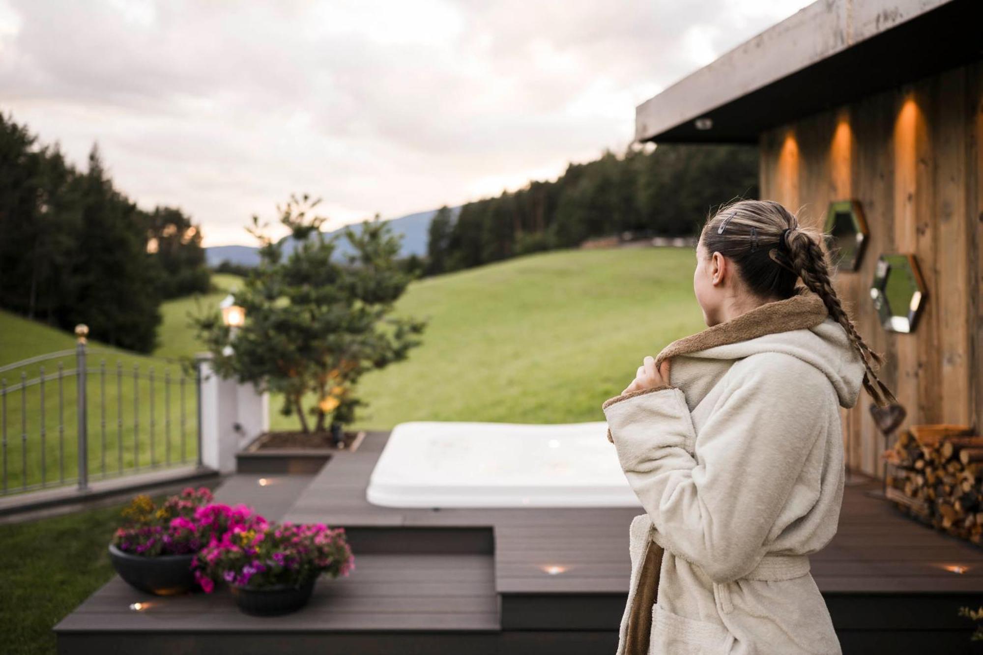 Alpin Boutique Villa Gabriela - Adults Only กัสเตลรอตโต ภายนอก รูปภาพ
