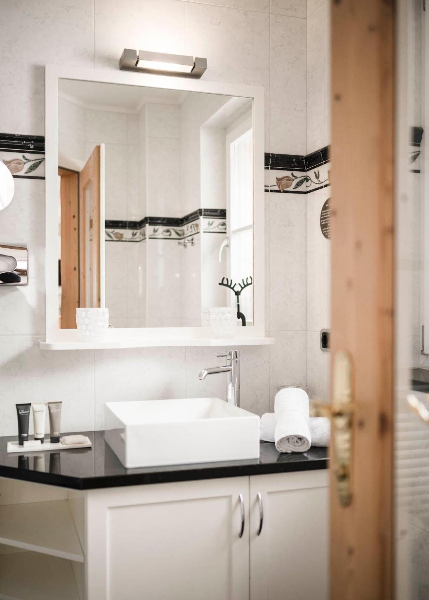 Alpin Boutique Villa Gabriela - Adults Only กัสเตลรอตโต ภายนอก รูปภาพ