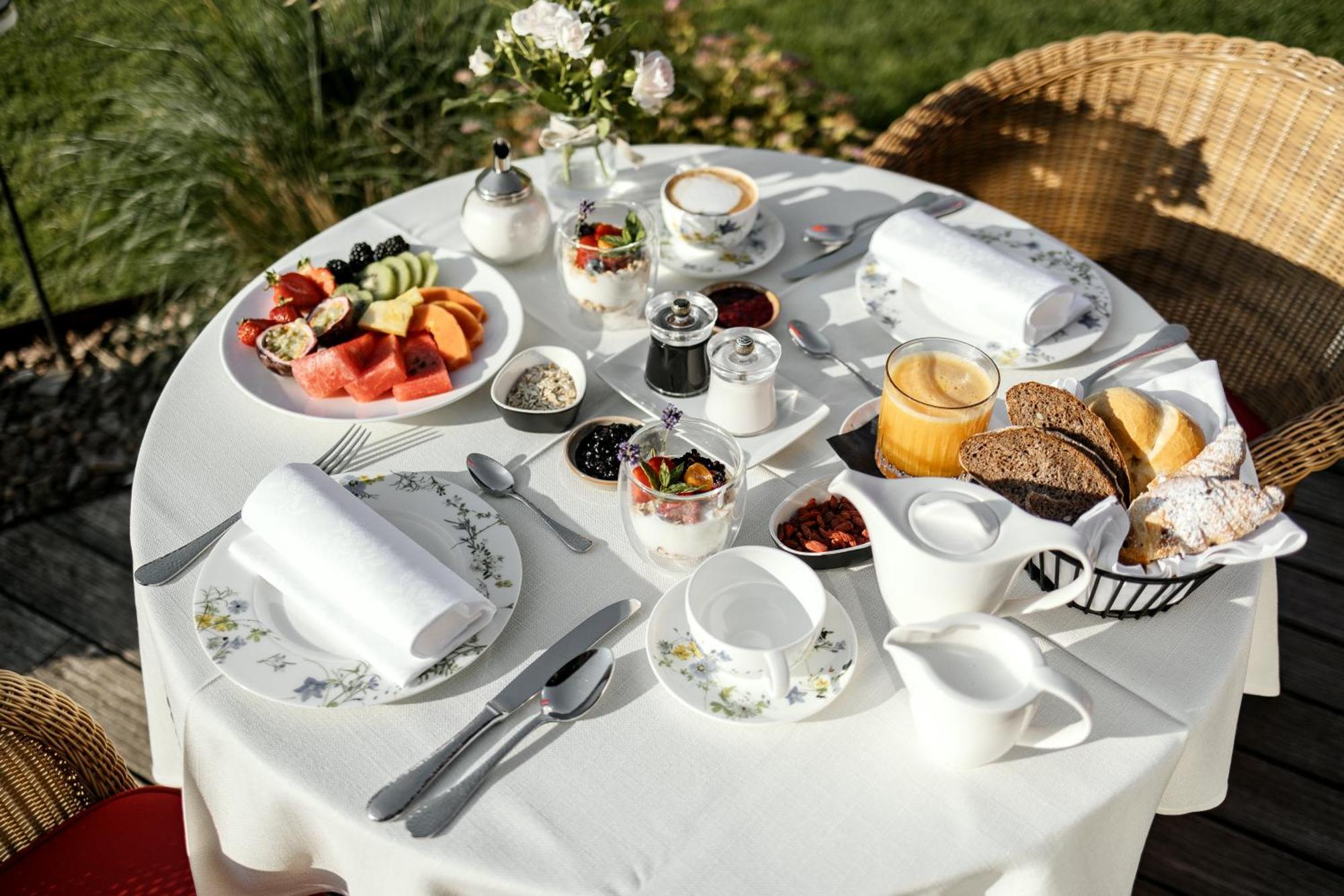 Alpin Boutique Villa Gabriela - Adults Only กัสเตลรอตโต ภายนอก รูปภาพ